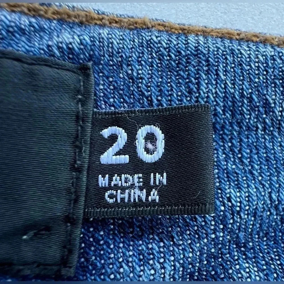 TORRID PREMIUM | women’s distressed BOYFRIEND denim jeans. Size: 20 - Picture 6 of 16